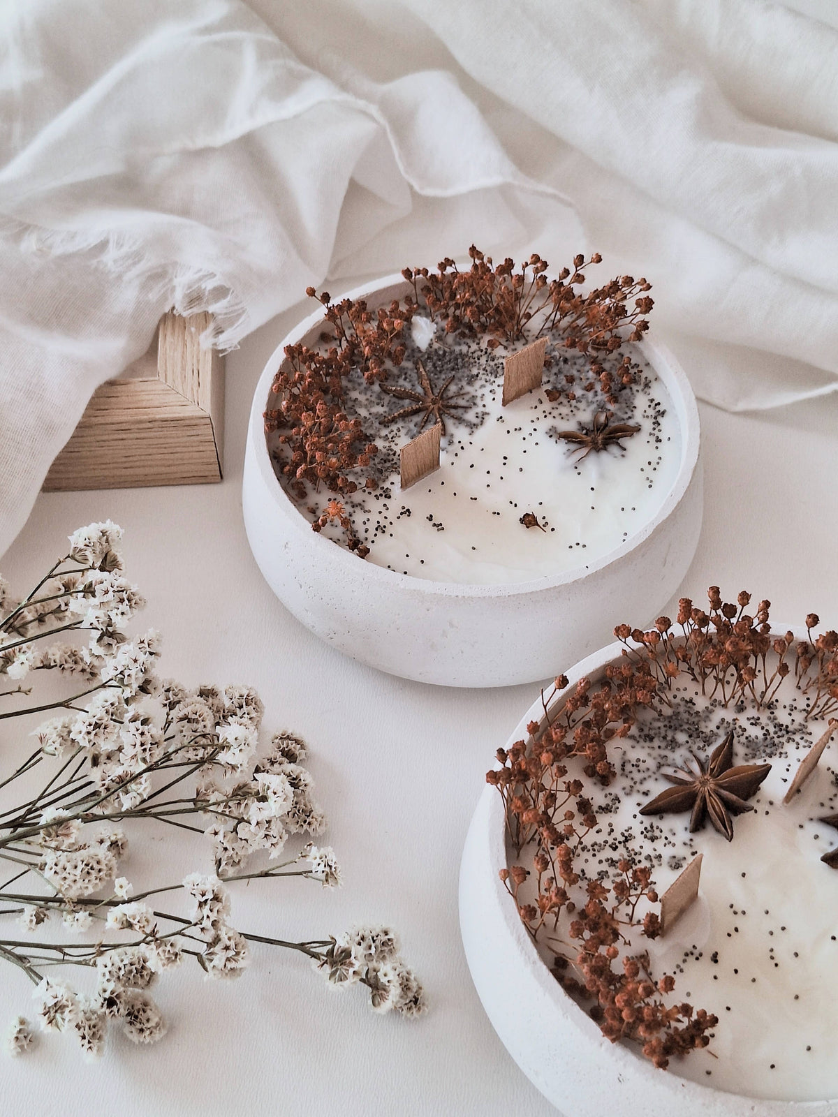Soy floral candle in cement jar – Woody aroma: English / Bland