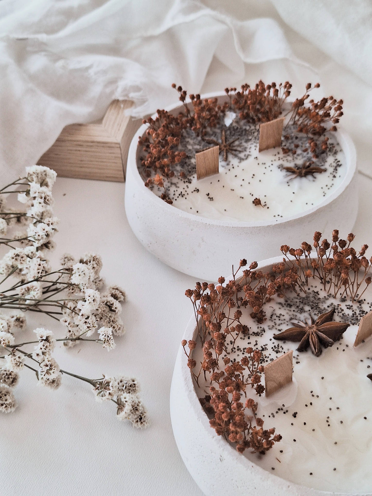Soy floral candle in cement jar – Woody aroma: English / Bland